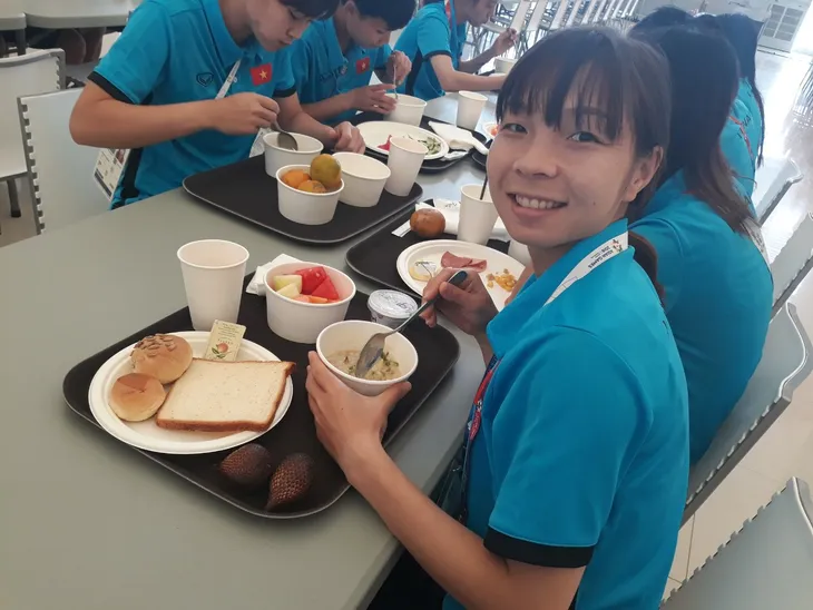 ASIAD 2018: ĐT nữ Việt Nam hứng khởi trong buổi tập đầu tiên tại Indonesia - Ảnh 6. ASIAD 2018: ĐT nữ Việt Nam hứng khởi trong buổi tập đầu tiên tại Indonesia - Ảnh 6.