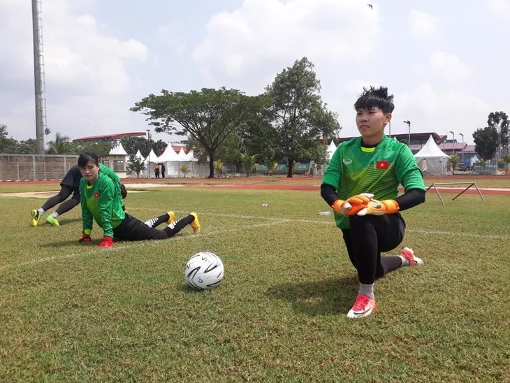 ASIAD 2018: ĐT nữ Việt Nam hứng khởi trong buổi tập đầu tiên tại Indonesia - Ảnh 7. ASIAD 2018: ĐT nữ Việt Nam hứng khởi trong buổi tập đầu tiên tại Indonesia - Ảnh 7.