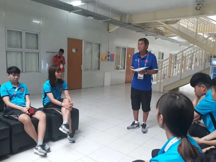 ASIAD 2018: ĐT nữ Việt Nam hứng khởi trong buổi tập đầu tiên tại Indonesia - Ảnh 4. ASIAD 2018: ĐT nữ Việt Nam hứng khởi trong buổi tập đầu tiên tại Indonesia - Ảnh 4.