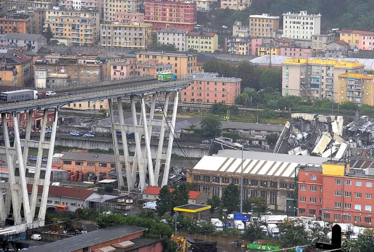 Vụ sập cầu ở Italy: Số người thiệt mạng lên tới 35 - Ảnh 1. Vụ sập cầu ở Italy: Số người thiệt mạng lên tới 35 - Ảnh 1.