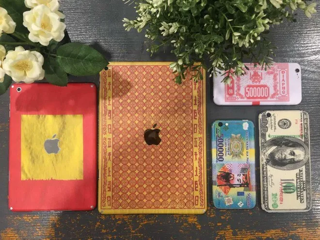 Tân trang móng tay, ốp điện thoại độc, lạ át vía xấu tháng cô hồn - Ảnh 2. Tân trang móng tay, ốp điện thoại độc, lạ át vía xấu tháng cô hồn - Ảnh 2.