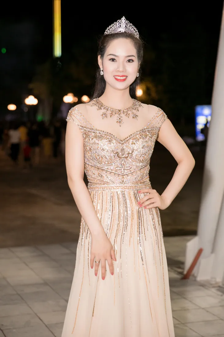 Dàn Hoa, Á hậu khoe sắc trên thảm đỏ Gala 30 năm Hoa hậu Việt Nam - Ảnh 6. Dàn Hoa, Á hậu khoe sắc trên thảm đỏ Gala 30 năm Hoa hậu Việt Nam - Ảnh 6.