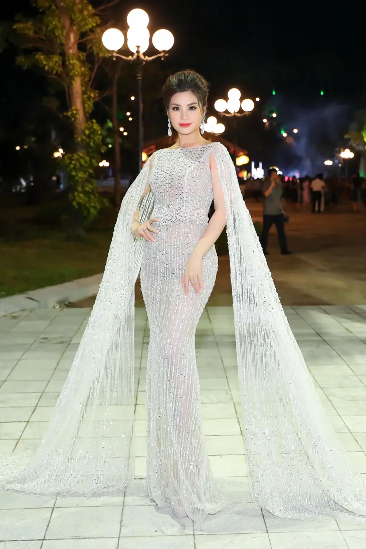Dàn Hoa, Á hậu khoe sắc trên thảm đỏ Gala 30 năm Hoa hậu Việt Nam - Ảnh 3. Dàn Hoa, Á hậu khoe sắc trên thảm đỏ Gala 30 năm Hoa hậu Việt Nam - Ảnh 3.