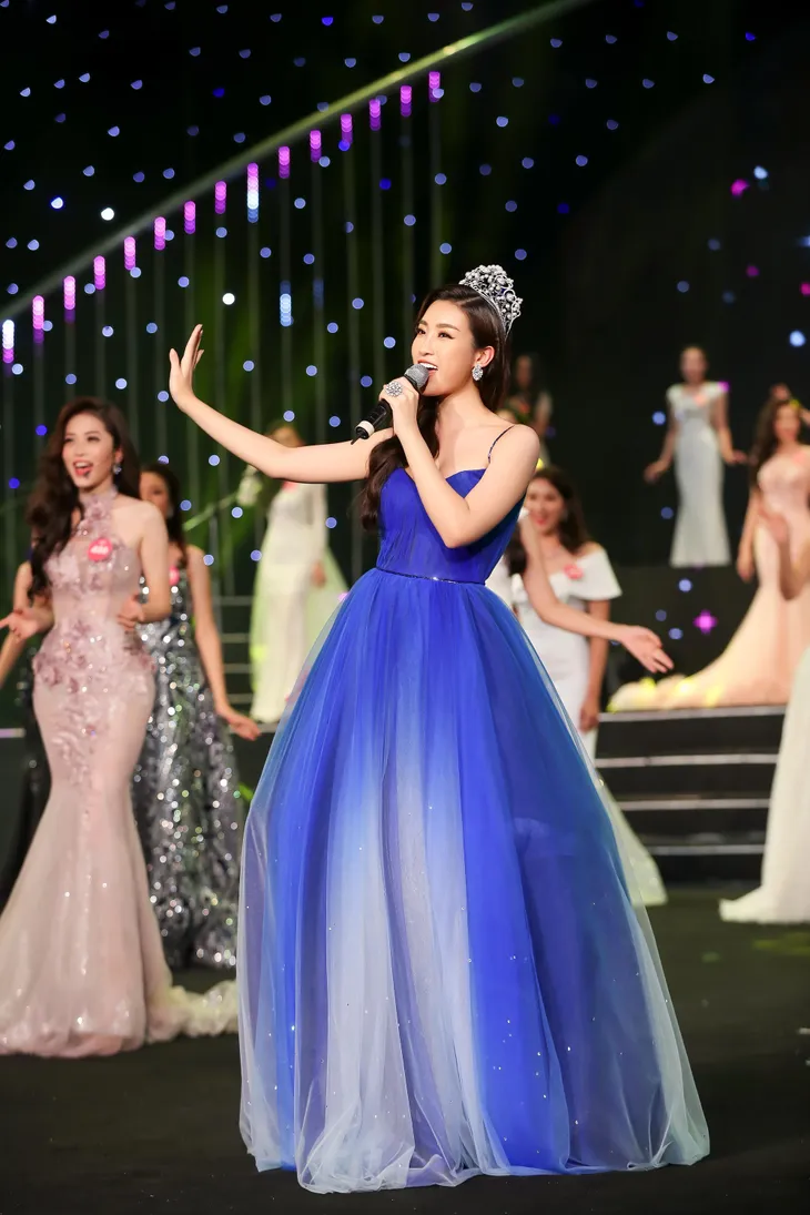 Đỗ Mỹ Linh khoe giọng hát ấn tượng mở màn Gala 30 năm Hoa hậu Việt Nam - Ảnh 3. Đỗ Mỹ Linh khoe giọng hát ấn tượng mở màn Gala 30 năm Hoa hậu Việt Nam - Ảnh 3.