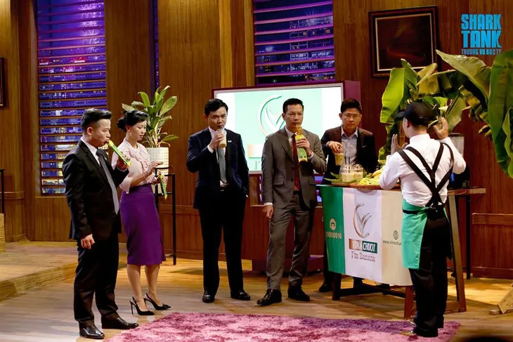 Shark Tank Việt Nam - Tập 5: Startup chuối chiên cụt cả 2 tay được hai shark cùng rót vốn - Ảnh 2. Shark Tank Việt Nam - Tập 5: Startup chuối chiên cụt cả 2 tay được hai shark cùng rót vốn - Ảnh 2.