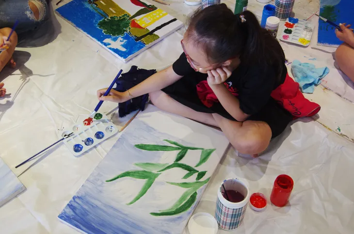Thiếu nhi vẽ tranh, gây quỹ từ thiện với Vẽ lên cổ tích - Ảnh 2. Thiếu nhi vẽ tranh, gây quỹ từ thiện với Vẽ lên cổ tích - Ảnh 2.