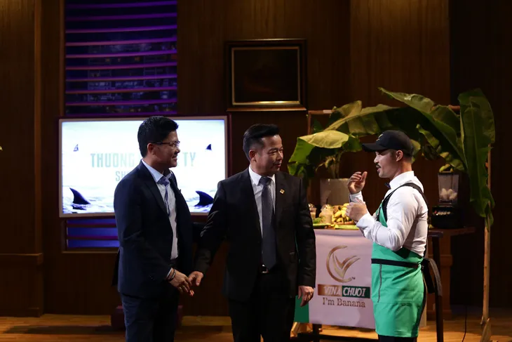 Shark Tank Việt Nam - Tập 5: Startup chuối chiên cụt cả 2 tay được hai shark cùng rót vốn - Ảnh 5. Shark Tank Việt Nam - Tập 5: Startup chuối chiên cụt cả 2 tay được hai shark cùng rót vốn - Ảnh 5.