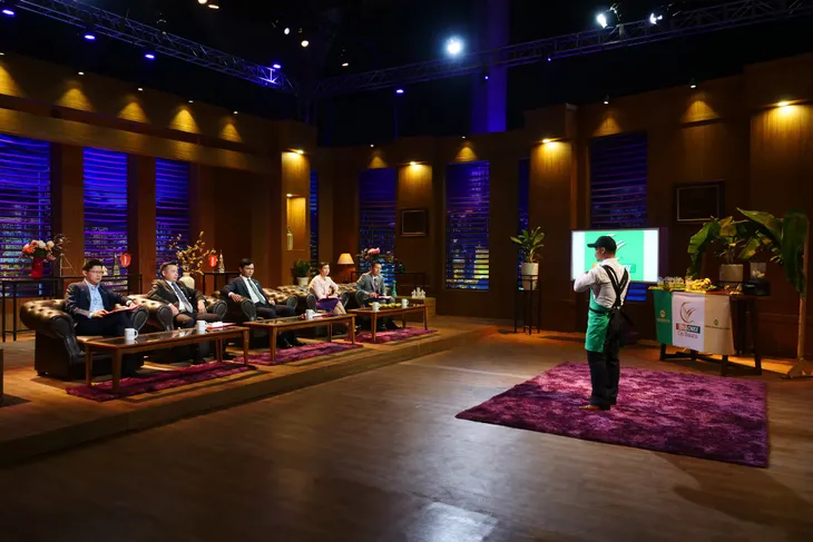 Shark Tank Việt Nam - Tập 5: Startup chuối chiên cụt cả 2 tay được hai shark cùng rót vốn - Ảnh 4. Shark Tank Việt Nam - Tập 5: Startup chuối chiên cụt cả 2 tay được hai shark cùng rót vốn - Ảnh 4.