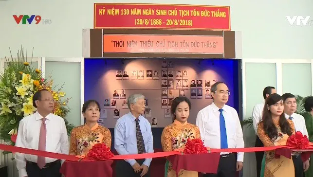Lãnh đạo TP.HCM dâng hương tưởng nhớ Chủ tịch Tôn Đức Thắng - Ảnh 2. Lãnh đạo TP.HCM dâng hương tưởng nhớ Chủ tịch Tôn Đức Thắng - Ảnh 2.