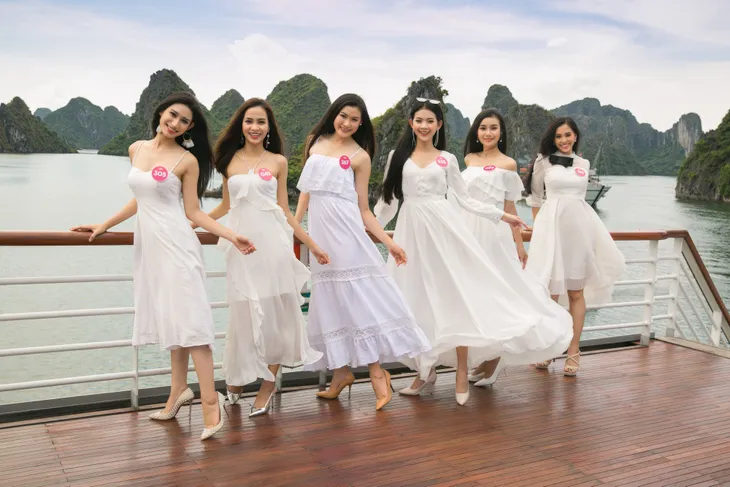 Thí sinh Hoa hậu Việt Nam 2018 thả dáng giữa biển trời Hạ Long - Ảnh 2. Thí sinh Hoa hậu Việt Nam 2018 thả dáng giữa biển trời Hạ Long - Ảnh 2.