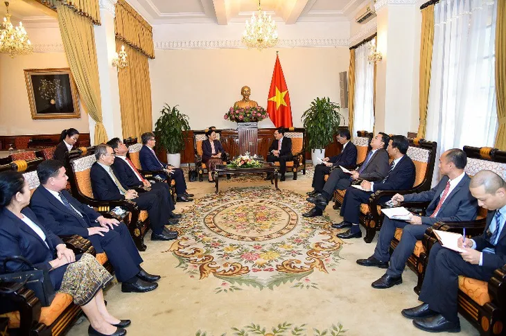 Phó Thủ tướng Phạm Bình Minh tiếp Thứ trưởng Bộ Ngoại giao Lào - Ảnh 1. Phó Thủ tướng Phạm Bình Minh tiếp Thứ trưởng Bộ Ngoại giao Lào - Ảnh 1.