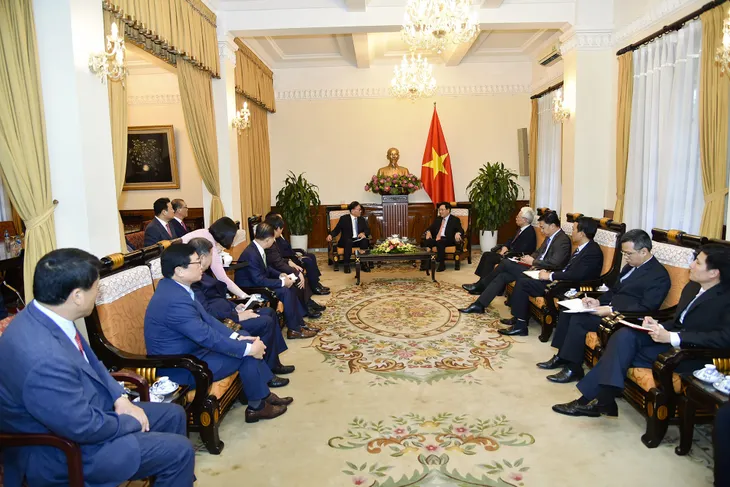 Phó Thủ tướng Phạm Bình Minh tiếp Tổng lãnh sự danh dự Việt Nam tại khu vực Busan - Gyeongnam - Ảnh 2. Phó Thủ tướng Phạm Bình Minh tiếp Tổng lãnh sự danh dự Việt Nam tại khu vực Busan - Gyeongnam - Ảnh 2.