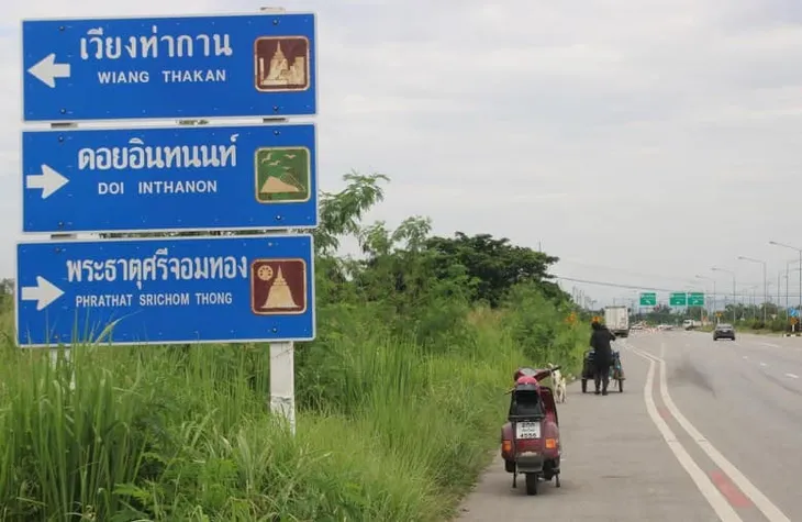 Thái Lan: Đi bộ 1.500km đưa tro cốt bạn gái lên núi - Ảnh 2. Thái Lan: Đi bộ 1.500km đưa tro cốt bạn gái lên núi - Ảnh 2.
