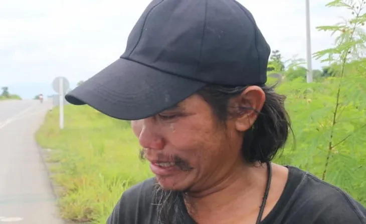 Thái Lan: Đi bộ 1.500km đưa tro cốt bạn gái lên núi - Ảnh 1. Thái Lan: Đi bộ 1.500km đưa tro cốt bạn gái lên núi - Ảnh 1.