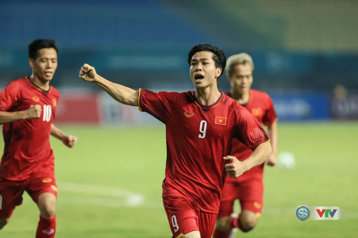 Thắng Olympic Bahrain, HLV Park Hang Seo cảm ơn người hâm mộ, đánh giá cao Công Phượng - Ảnh 1. Thắng Olympic Bahrain, HLV Park Hang Seo cảm ơn người hâm mộ, đánh giá cao Công Phượng - Ảnh 1.