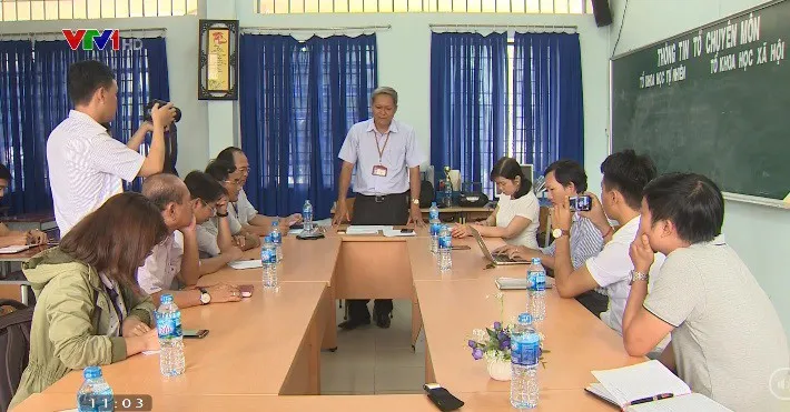 Vụ clip học sinh tham gia trò chơi nhạy cảm: Ban giám hiệu nhà trường nói gì? - Ảnh 2. Vụ clip học sinh tham gia trò chơi nhạy cảm: Ban giám hiệu nhà trường nói gì? - Ảnh 2.