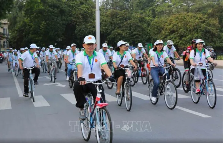 Đại sứ các nước Đông Nam Á đạp xe hữu nghị nhân Ngày Gia đình ASEAN 2018 - Ảnh 5. Đại sứ các nước Đông Nam Á đạp xe hữu nghị nhân Ngày Gia đình ASEAN 2018 - Ảnh 5.