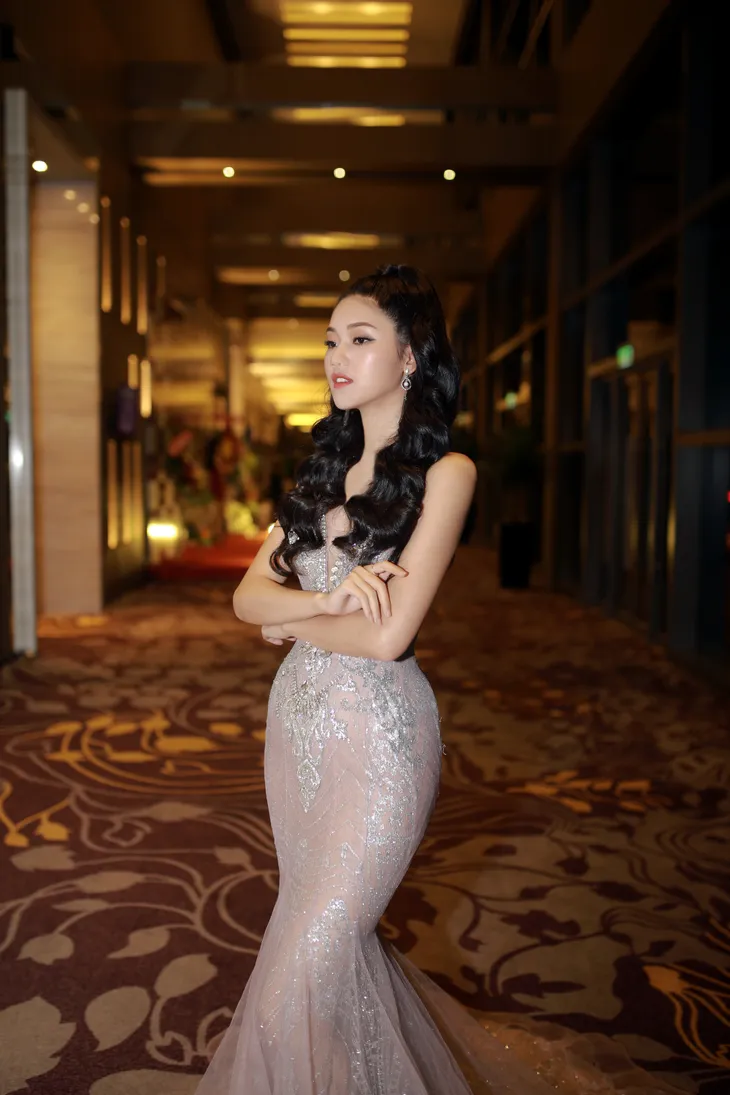 MC, Á hậu Thanh Tú khoe vẻ kiêu sa trong bộ ảnh mới - Ảnh 4. MC, Á hậu Thanh Tú khoe vẻ kiêu sa trong bộ ảnh mới - Ảnh 4.