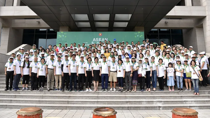 Đại sứ các nước Đông Nam Á đạp xe hữu nghị nhân Ngày Gia đình ASEAN 2018 - Ảnh 8. Đại sứ các nước Đông Nam Á đạp xe hữu nghị nhân Ngày Gia đình ASEAN 2018 - Ảnh 8.