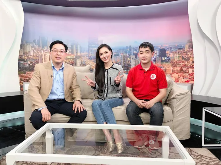 Hai nữ MC song Minh nhập cuộc đua Top 5 VTV Awards 2018 - Ảnh 1. Hai nữ MC song Minh nhập cuộc đua Top 5 VTV Awards 2018 - Ảnh 1.