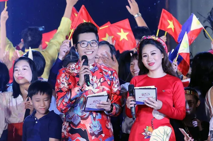 Hai nữ MC song Minh nhập cuộc đua Top 5 VTV Awards 2018 - Ảnh 4. Hai nữ MC song Minh nhập cuộc đua Top 5 VTV Awards 2018 - Ảnh 4.