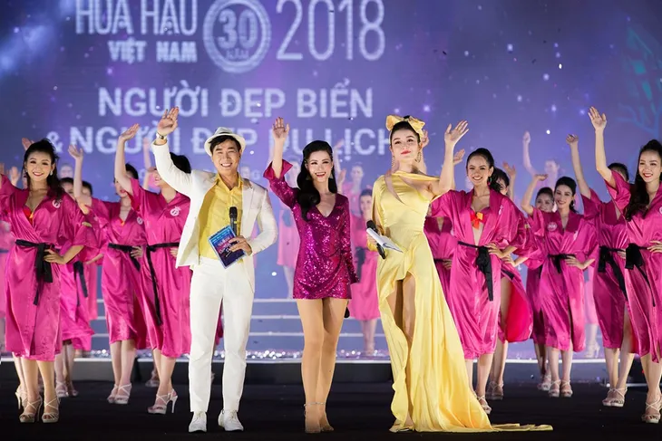 Á hậu Huyền My đẹp hút hồn lần đầu làm MC bên Nguyên Khang - Ảnh 8. Á hậu Huyền My đẹp hút hồn lần đầu làm MC bên Nguyên Khang - Ảnh 8.