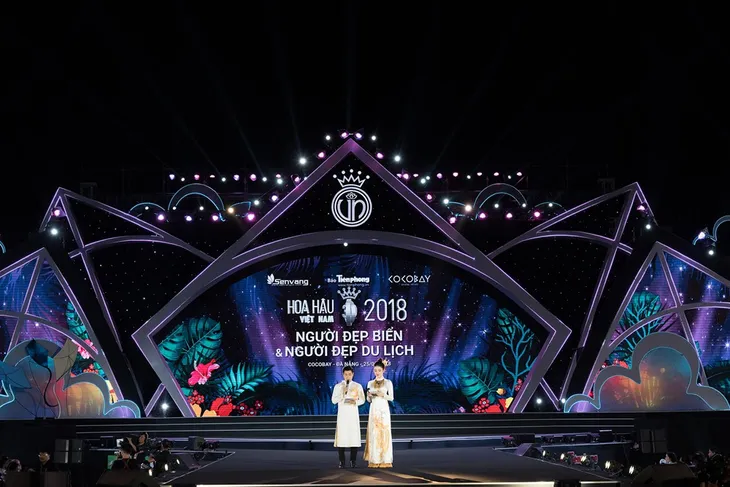 Á hậu Huyền My đẹp hút hồn lần đầu làm MC bên Nguyên Khang - Ảnh 5. Á hậu Huyền My đẹp hút hồn lần đầu làm MC bên Nguyên Khang - Ảnh 5.