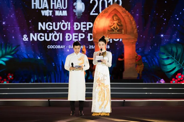 Á hậu Huyền My đẹp hút hồn lần đầu làm MC bên Nguyên Khang - Ảnh 4. Á hậu Huyền My đẹp hút hồn lần đầu làm MC bên Nguyên Khang - Ảnh 4.