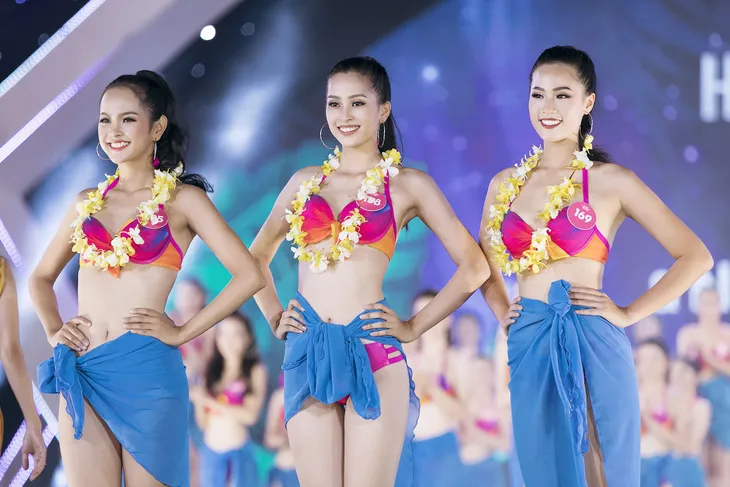 Hành trình từ nữ sinh 18 tuổi trở thành tân Hoa hậu Việt Nam 2018 của Trần Tiểu Vy - Ảnh 10. Hành trình từ nữ sinh 18 tuổi trở thành tân Hoa hậu Việt Nam 2018 của Trần Tiểu Vy - Ảnh 10.