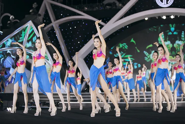 Công bố Top 3 Người đẹp Biển - Hoa hậu Việt Nam 2018 - Ảnh 2. Công bố Top 3 Người đẹp Biển - Hoa hậu Việt Nam 2018 - Ảnh 2.