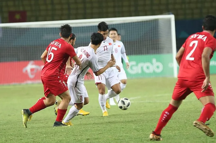ẢNH: Olympic Việt Nam thắng ngoạn mục Olympic Syria, giành quyền vào bán kết ASIAD 2018 - Ảnh 4. ẢNH: Olympic Việt Nam thắng ngoạn mục Olympic Syria, giành quyền vào bán kết ASIAD 2018 - Ảnh 4.