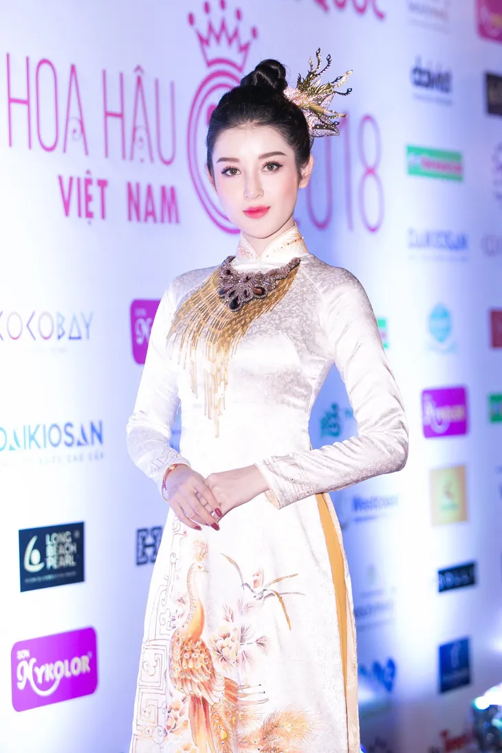 Á hậu Huyền My đẹp hút hồn lần đầu làm MC bên Nguyên Khang - Ảnh 12. Á hậu Huyền My đẹp hút hồn lần đầu làm MC bên Nguyên Khang - Ảnh 12.