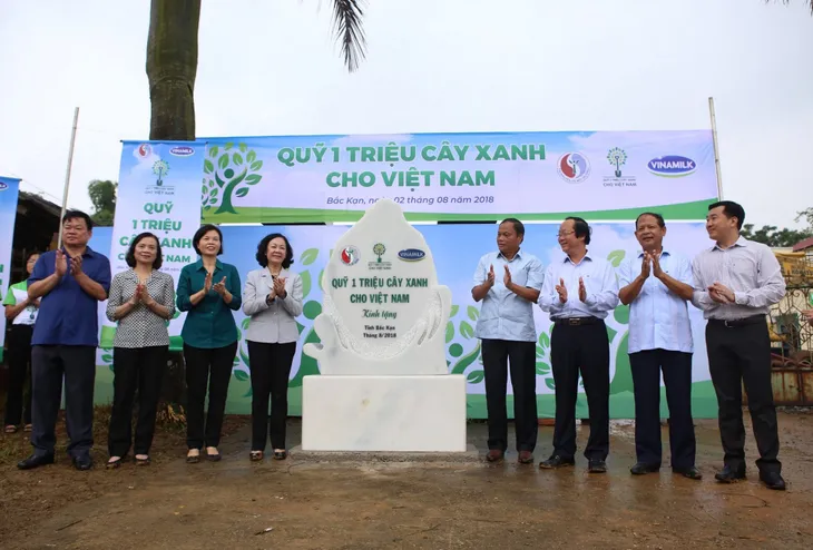 Phát huy đạo lý Uống nước nhớ nguồn - Vinamilk trồng 100.000 cây xanh tại Bắc Kạn - Ảnh 5. Phát huy đạo lý Uống nước nhớ nguồn - Vinamilk trồng 100.000 cây xanh tại Bắc Kạn - Ảnh 5.