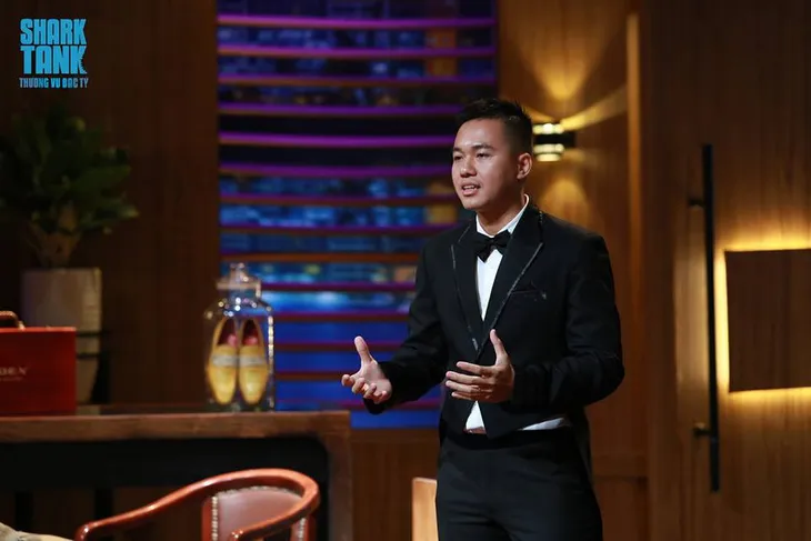 Startup đóng giày 4.0 gọi được 4 tỷ đồng tại Shark Tank Việt Nam - Ảnh 2. Startup đóng giày 4.0 gọi được 4 tỷ đồng tại Shark Tank Việt Nam - Ảnh 2.