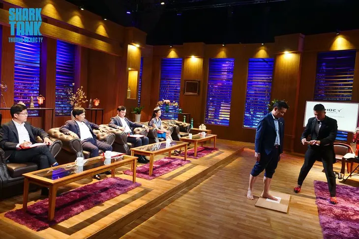 Startup đóng giày 4.0 gọi được 4 tỷ đồng tại Shark Tank Việt Nam - Ảnh 1. Startup đóng giày 4.0 gọi được 4 tỷ đồng tại Shark Tank Việt Nam - Ảnh 1.