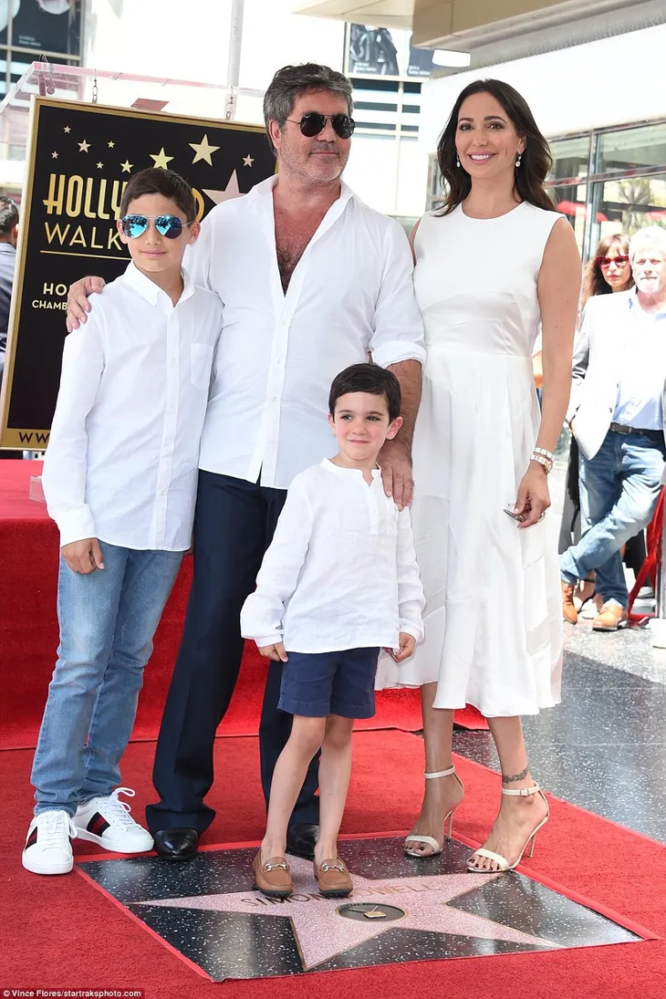 Simon Cowell được vinh danh trên Đại lộ Danh vọng sau hơn 40 năm gia nhập showbiz - Ảnh 8. Simon Cowell được vinh danh trên Đại lộ Danh vọng sau hơn 40 năm gia nhập showbiz - Ảnh 8.