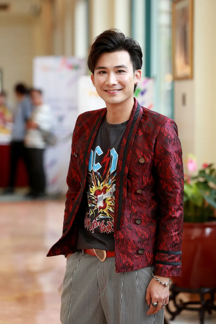 Bảo Thanh diện váy trắng giấu tuổi, nhí nhảnh bên Chí Thiện - Ảnh 2. Bảo Thanh diện váy trắng giấu tuổi, nhí nhảnh bên Chí Thiện - Ảnh 2.