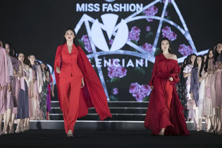 Đỗ Mỹ Linh làm vedette trên sân khấu Hoa hậu Việt Nam 2018 - Ảnh 11. Đỗ Mỹ Linh làm vedette trên sân khấu Hoa hậu Việt Nam 2018 - Ảnh 11.