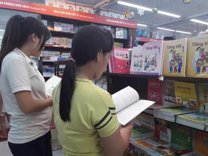 NÓNG: Bộ GD&ĐT yêu cầu sách giáo khoa lớp 1 phải đến tay học sinh trước 15/8 - Ảnh 1. NÓNG: Bộ GD&ĐT yêu cầu sách giáo khoa lớp 1 phải đến tay học sinh trước 15/8 - Ảnh 1.