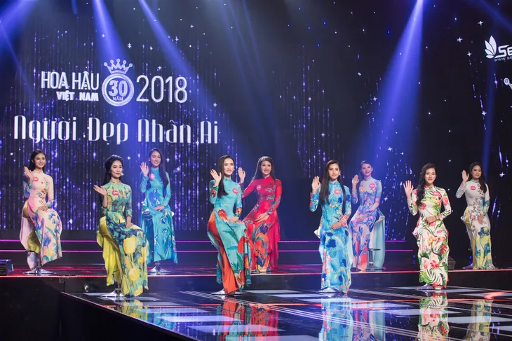 Trấn Thành khóc nghẹn ngào trước dự án Người đẹp nhân ái HHVN 2018 - Ảnh 3. Trấn Thành khóc nghẹn ngào trước dự án Người đẹp nhân ái HHVN 2018 - Ảnh 3.