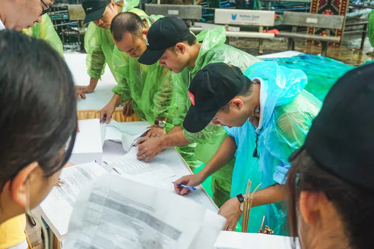 Hàng trăm người đội mưa đến với THTT Cặp lá yêu thương tại Bắc Kạn - Ảnh 11. Hàng trăm người đội mưa đến với THTT Cặp lá yêu thương tại Bắc Kạn - Ảnh 11.