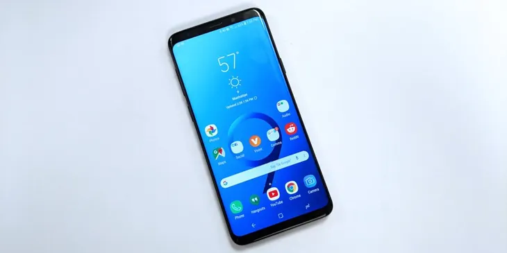 Từ chê bai, nay cả thế giới đang bắt chước iPhone X - Ảnh 5. Từ chê bai, nay cả thế giới đang bắt chước iPhone X - Ảnh 5.