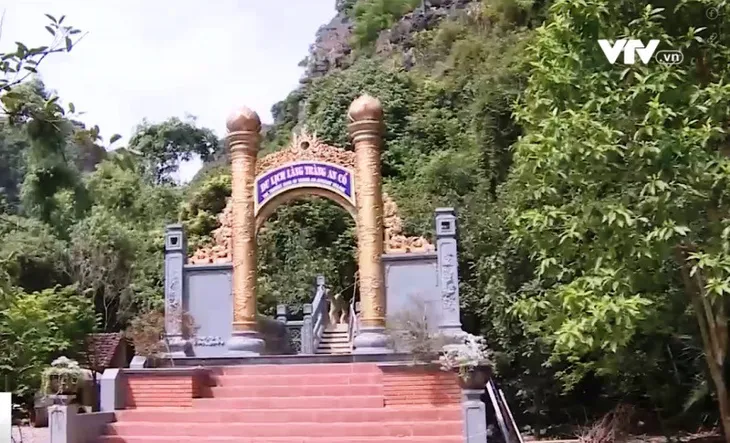 Công trình sai phạm trên núi Cái Hạ vẫn chưa được tháo dỡ xong - Ảnh 2. Công trình sai phạm trên núi Cái Hạ vẫn chưa được tháo dỡ xong - Ảnh 2.
