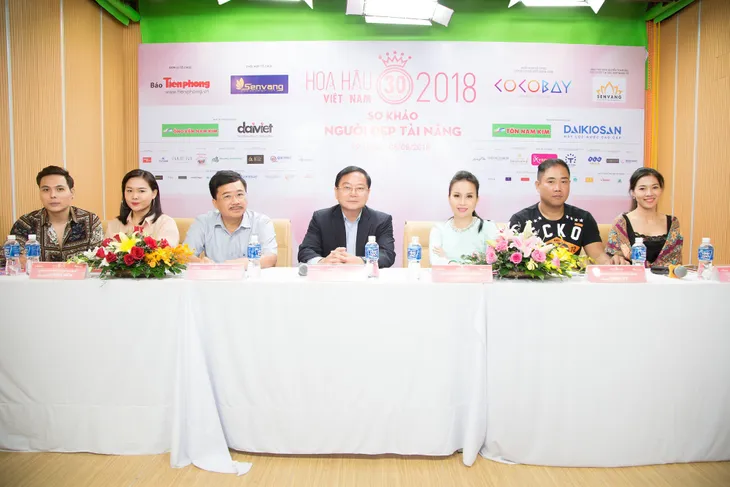 Vợ chồng Cẩm Ly làm giám khảo vòng sơ khảo tài năng Hoa hậu Việt Nam 2018 - Ảnh 1. Vợ chồng Cẩm Ly làm giám khảo vòng sơ khảo tài năng Hoa hậu Việt Nam 2018 - Ảnh 1.