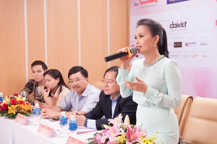 Vợ chồng Cẩm Ly làm giám khảo vòng sơ khảo tài năng Hoa hậu Việt Nam 2018 - Ảnh 2. Vợ chồng Cẩm Ly làm giám khảo vòng sơ khảo tài năng Hoa hậu Việt Nam 2018 - Ảnh 2.