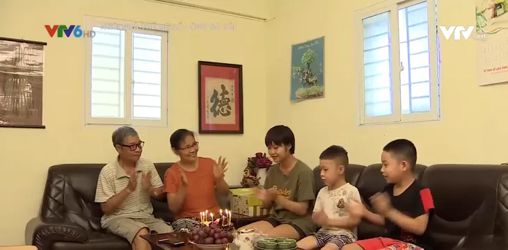 NSƯT Công Lý trải lòng chuyện con gái đập lợn đất giúp thuê nhà - Ảnh 4. NSƯT Công Lý trải lòng chuyện con gái đập lợn đất giúp thuê nhà - Ảnh 4.