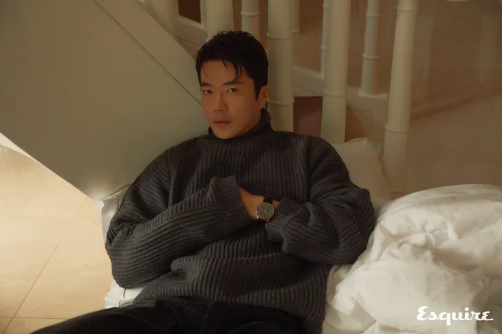 Kwon Sang Woo đầy phong độ ở tuổi U50 - Ảnh 4. Kwon Sang Woo đầy phong độ ở tuổi U50 - Ảnh 4.