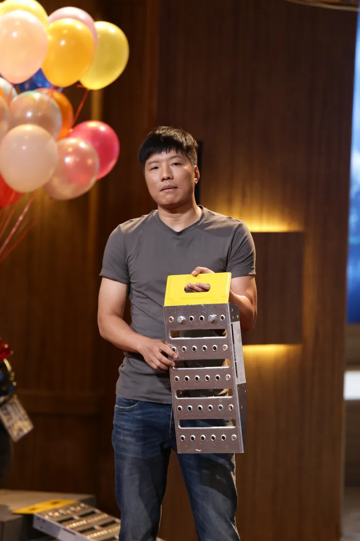 Shark Tank Việt Nam: Cặp anh em song sinh am hiểu luật chơi thương trường bắt tay cùng Shark Phú - Ảnh 2. Shark Tank Việt Nam: Cặp anh em song sinh am hiểu luật chơi thương trường bắt tay cùng Shark Phú - Ảnh 2.