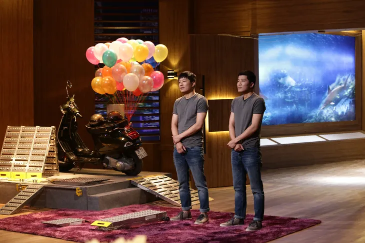 Shark Tank Việt Nam: Cặp anh em song sinh am hiểu luật chơi thương trường bắt tay cùng Shark Phú - Ảnh 1. Shark Tank Việt Nam: Cặp anh em song sinh am hiểu luật chơi thương trường bắt tay cùng Shark Phú - Ảnh 1.