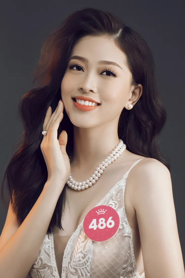 Hành trình từ sinh viên xinh đẹp, giỏi giang đến Á hậu 1 Hoa hậu Việt Nam 2018 của Bùi Phương Nga - Ảnh 8. Hành trình từ sinh viên xinh đẹp, giỏi giang đến Á hậu 1 Hoa hậu Việt Nam 2018 của Bùi Phương Nga - Ảnh 8.